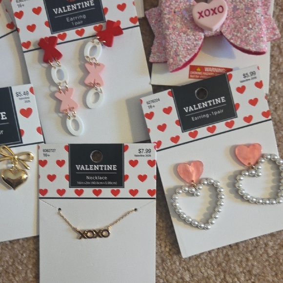 Valentine's Accessory Set - Picture 6 of 8